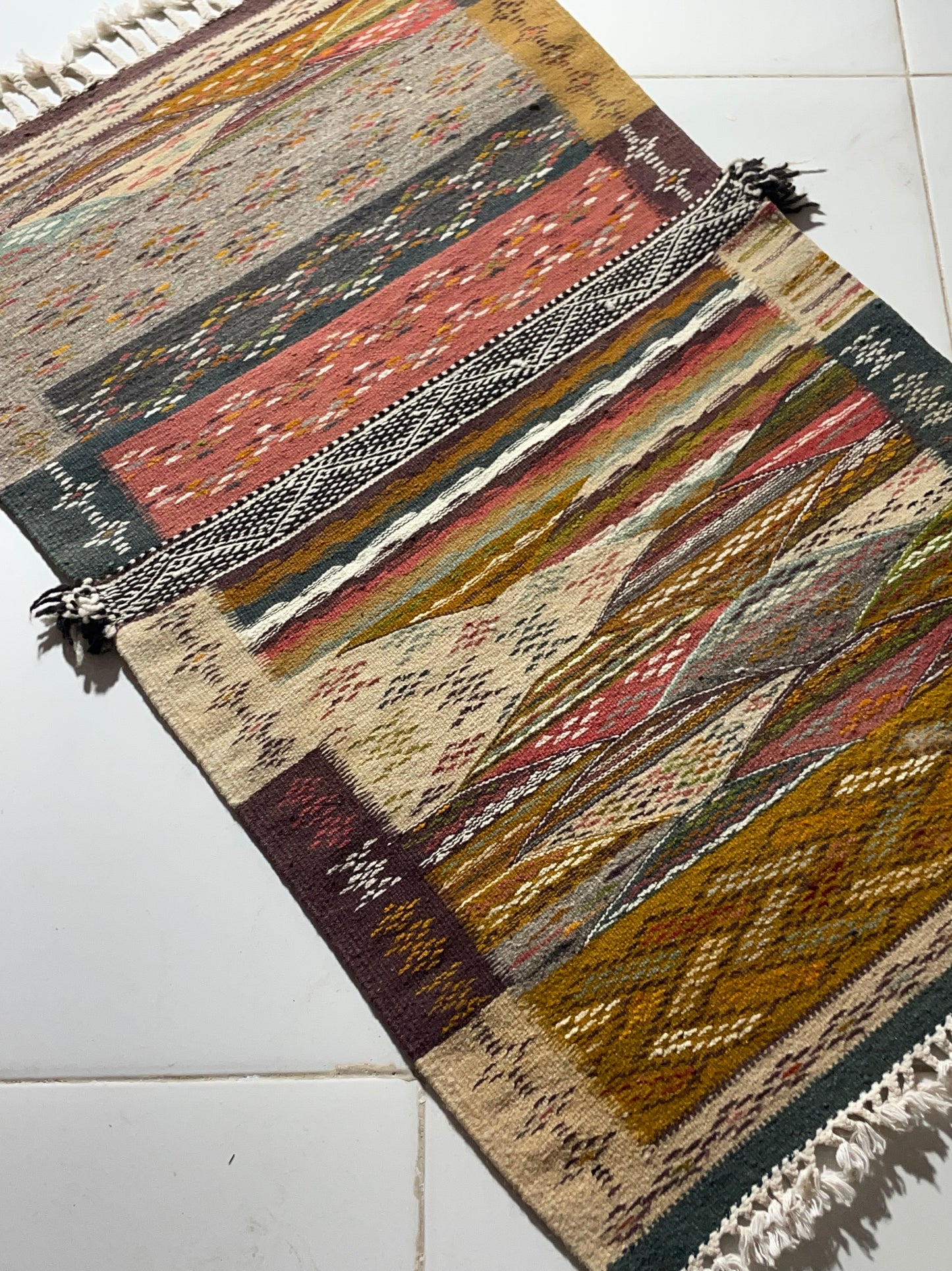 Handwoven Picasso-Style Wool Rug – 120x70 cm (3.9 x 2.3 ft), Luxury Abstract Decorative Carpet