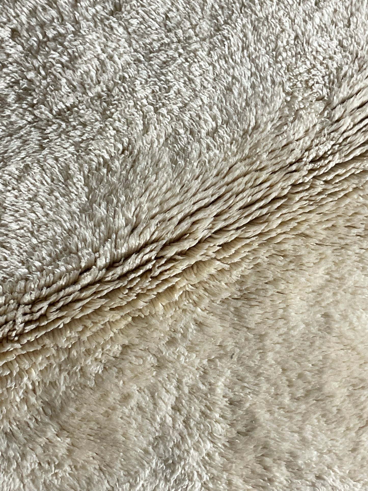 Authentic Beni Imlil Moroccan Rug – Thick Wool Ivory Carpet – Handmade in Atlas Mountains size 120x70 cm