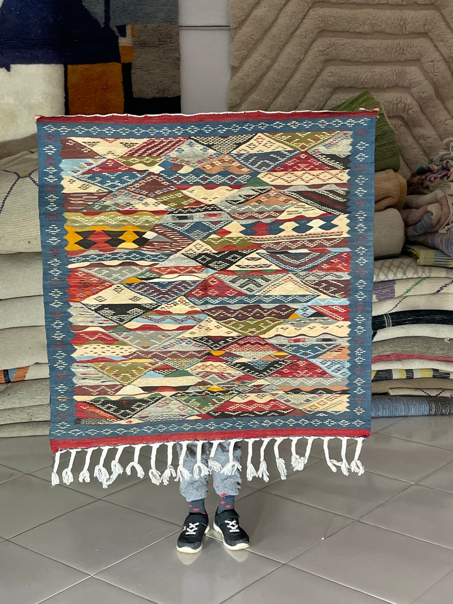 Modern Picasso Rug – 100x100 cm, High-Quality Wool, Artistic Abstract Pattern with Braided Fringes