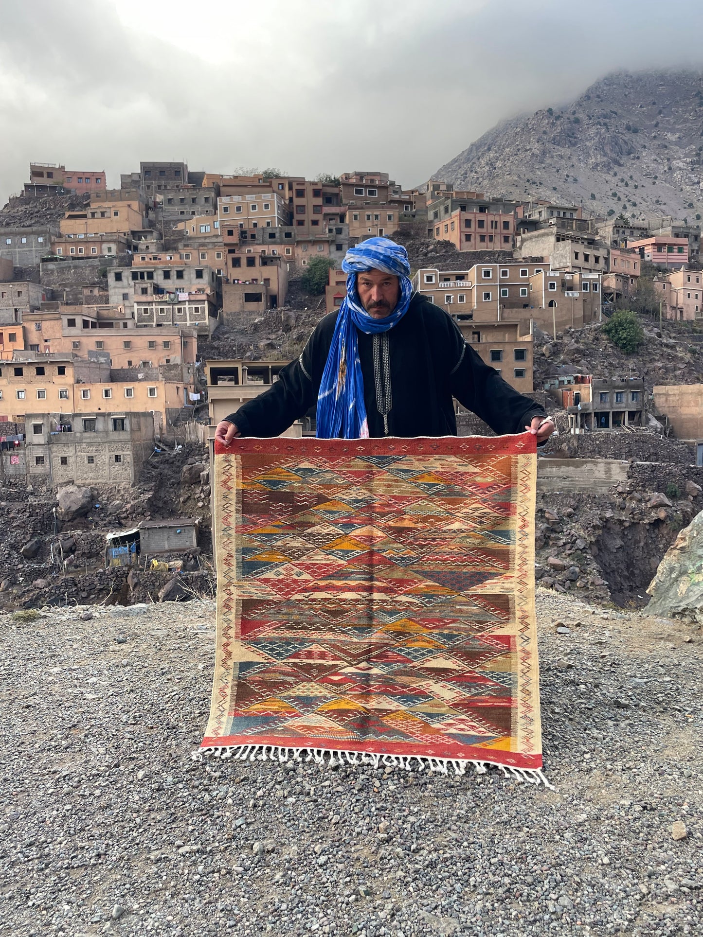 Picasso-Inspired Wool Carpet – 100x100 cm (3.3x3.3 ft), Abstract Design with Braided Fringe