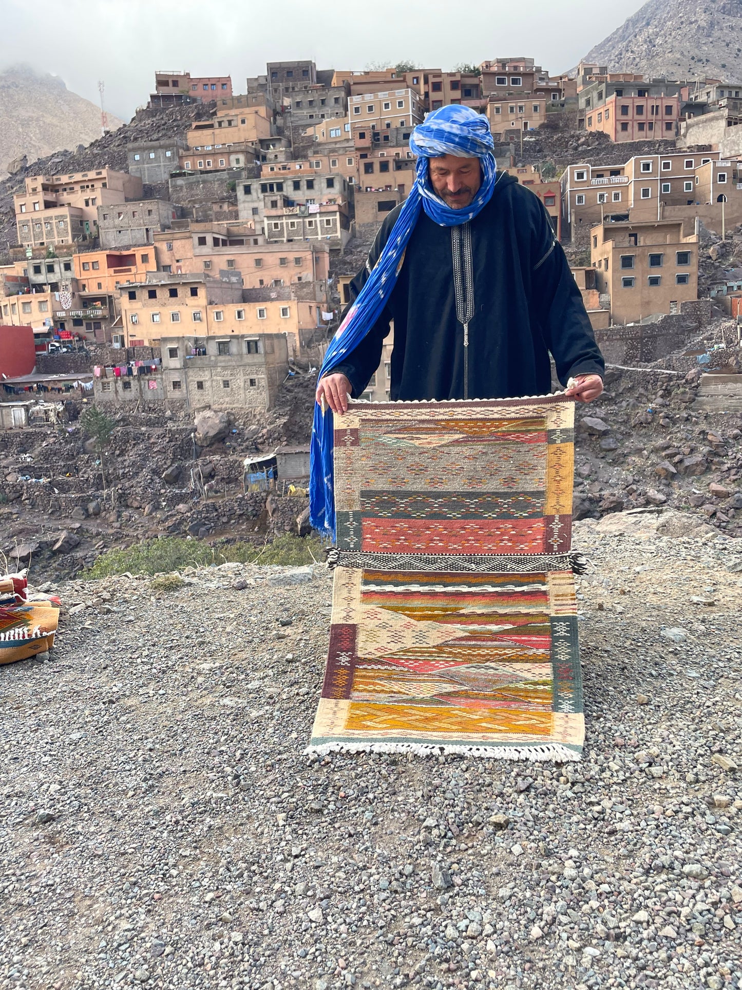 Handwoven Picasso-Style Wool Rug – 120x70 cm (3.9 x 2.3 ft), Luxury Abstract Decorative Carpet