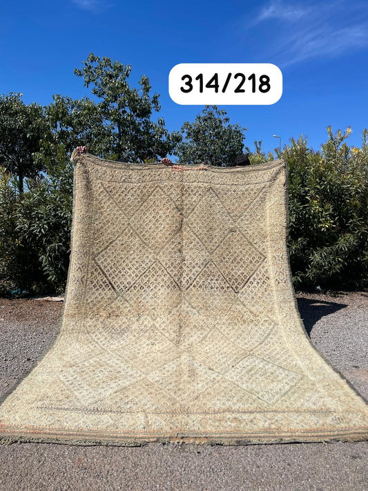 Transform your space with the exquisite charm of our Fabulous Boujad Rug, a true work of art crafted by skilled artisans in the heart of Morocco. This authentic Moroccan rug showcases the rich heritage and vibrant culture of the Boujad region