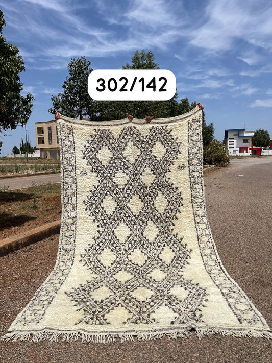 Transform your space with the exquisite charm of our Fabulous Boujad Rug, a true work of art crafted by skilled artisans in the heart of Morocco. This authentic Moroccan rug showcases the rich heritage and vibrant culture of the Boujad region
