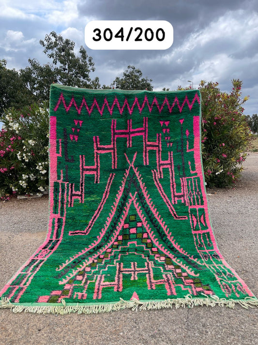 Transform your space with the exquisite charm of our Fabulous Boujad Rug, a true work of art crafted by skilled artisans in the heart of Morocco. This authentic Moroccan rug showcases the rich heritage and vibrant culture of the Boujad region