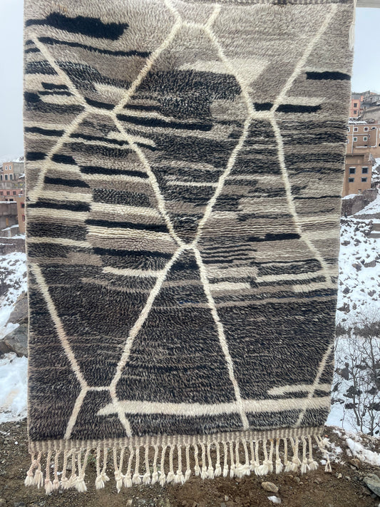 Beni Imlil Moroccan Wool Rug 4.9 x 3.3 ft – Handmade Berber Area Rug, Neutral Tribal Design