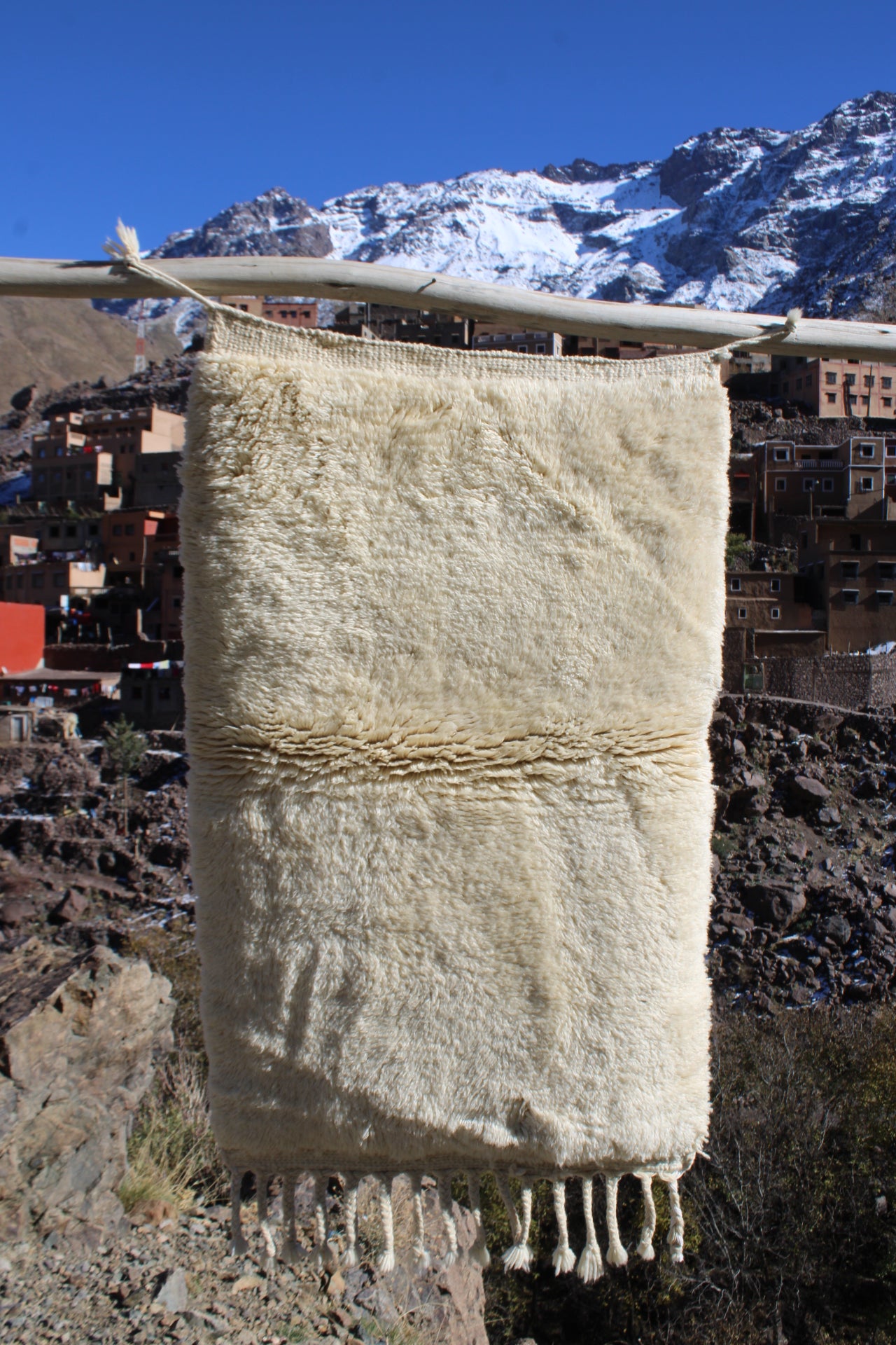 Authentic Beni Imlil Moroccan Rug – Thick Wool Ivory Carpet – Handmade in Atlas Mountains size 120x70 cm