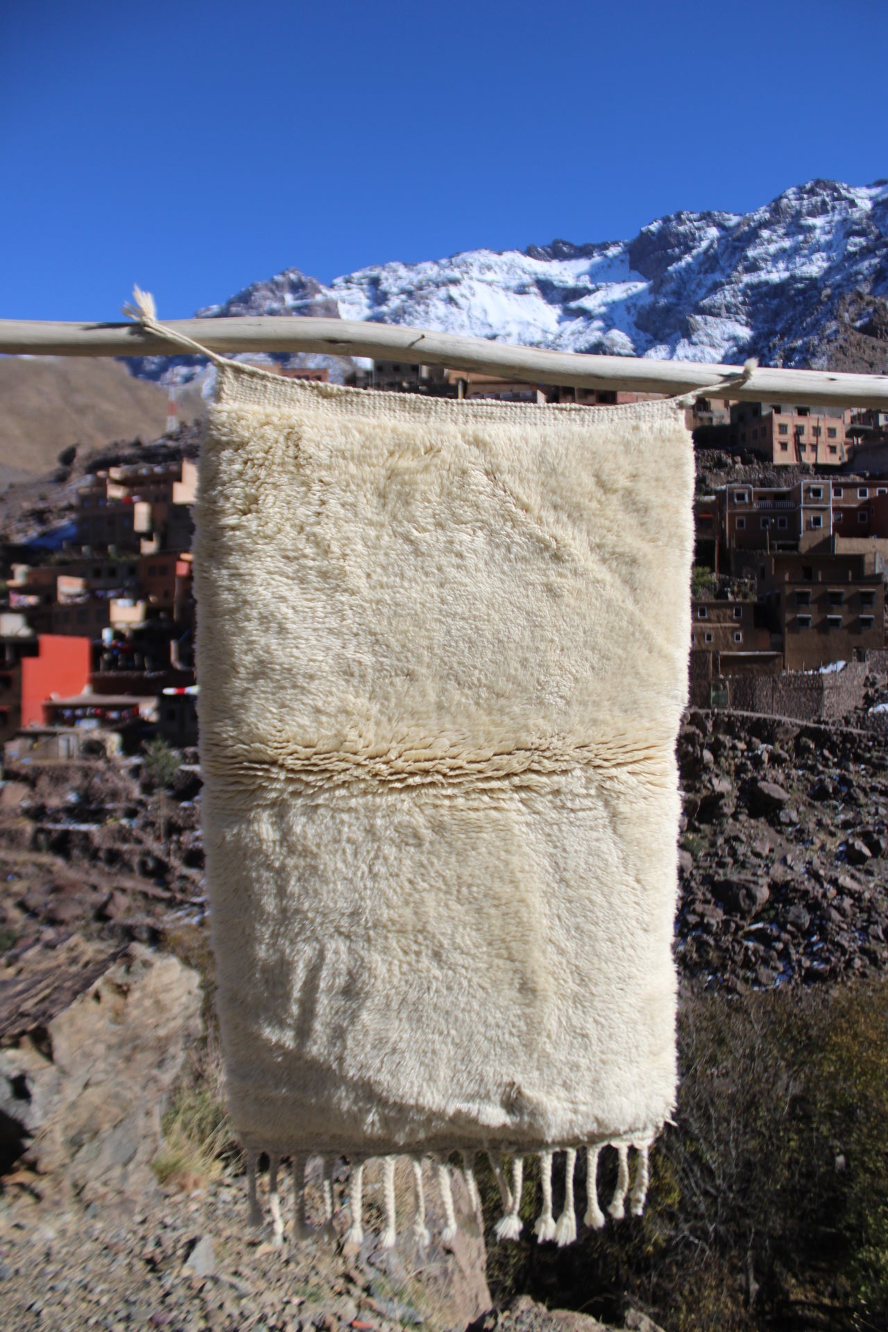 Authentic Beni Imlil Moroccan Rug – Thick Wool Ivory Carpet – Handmade in Atlas Mountains size 120x70 cm