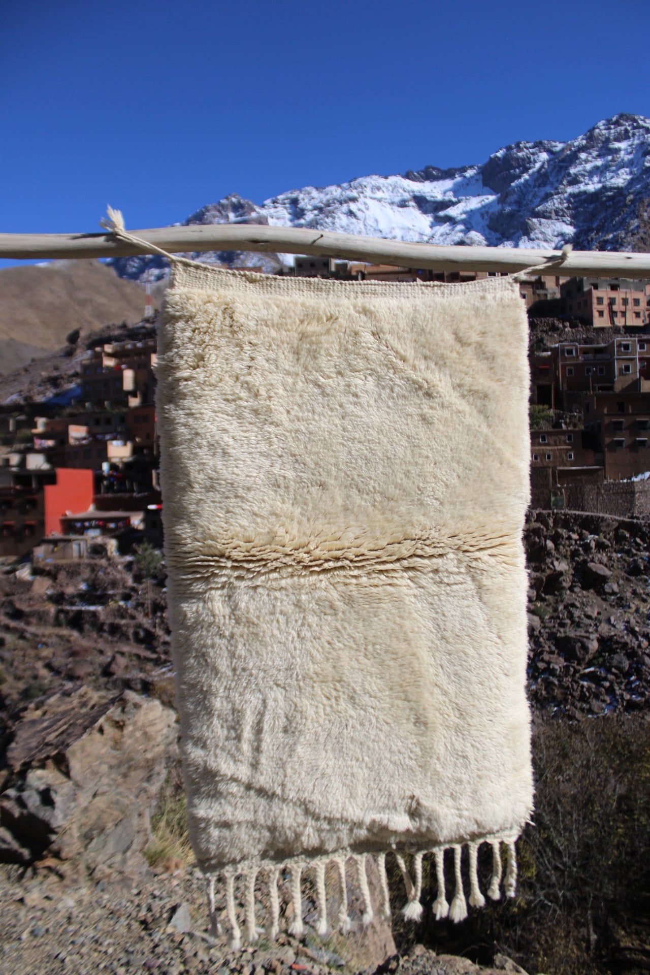 Authentic Beni Imlil Moroccan Rug – Thick Wool Ivory Carpet – Handmade in Atlas Mountains size 120x70 cm