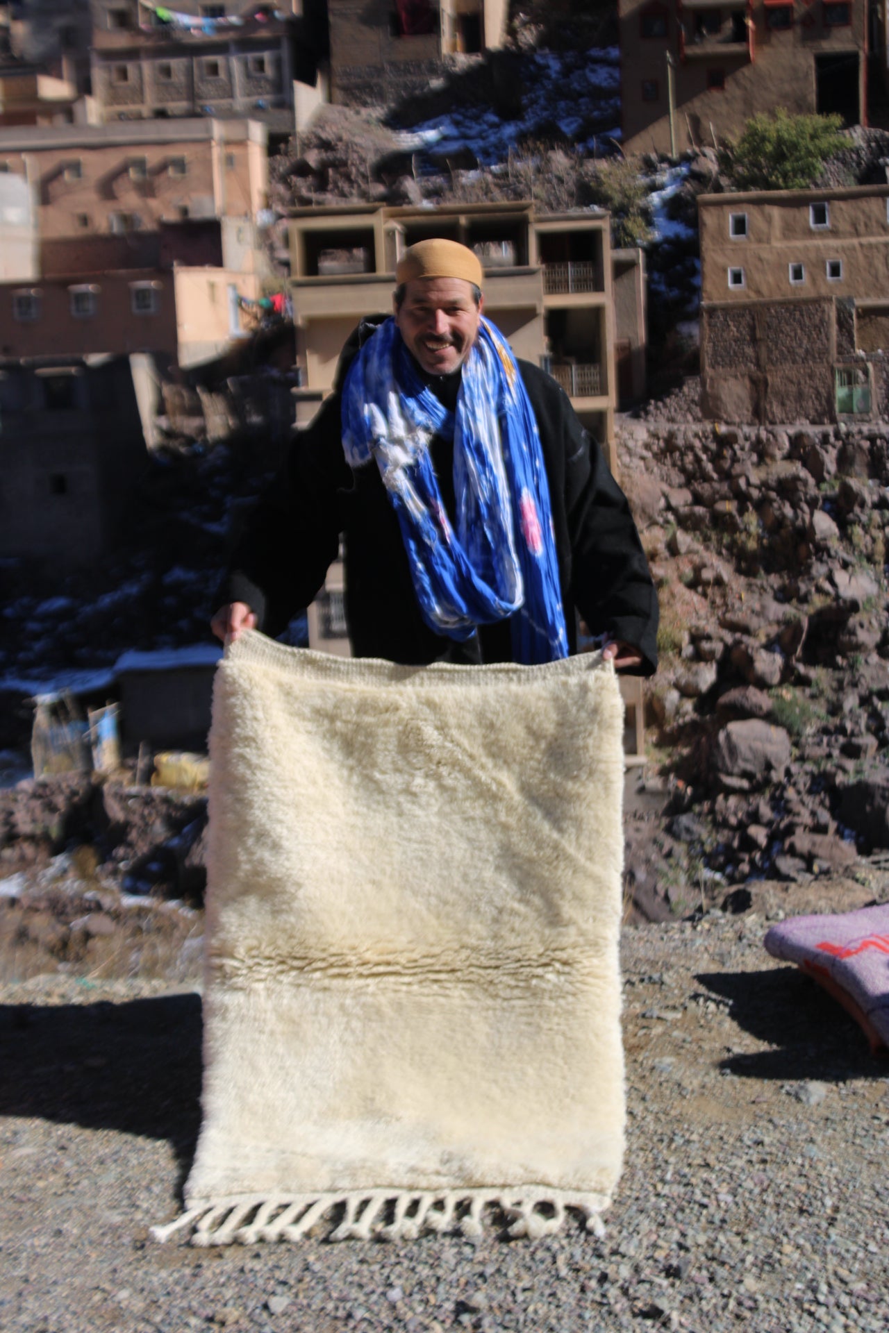 Authentic Beni Imlil Moroccan Rug – Thick Wool Ivory Carpet – Handmade in Atlas Mountains size 120x70 cm