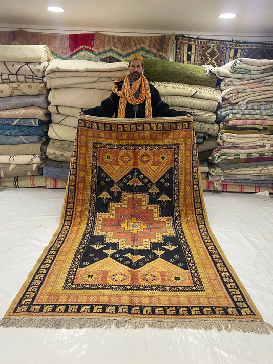 Moroccan carpet Berber rug handmade carpet’s woman’s woven rugs %wool handcrafted.   Size 250x150 cm