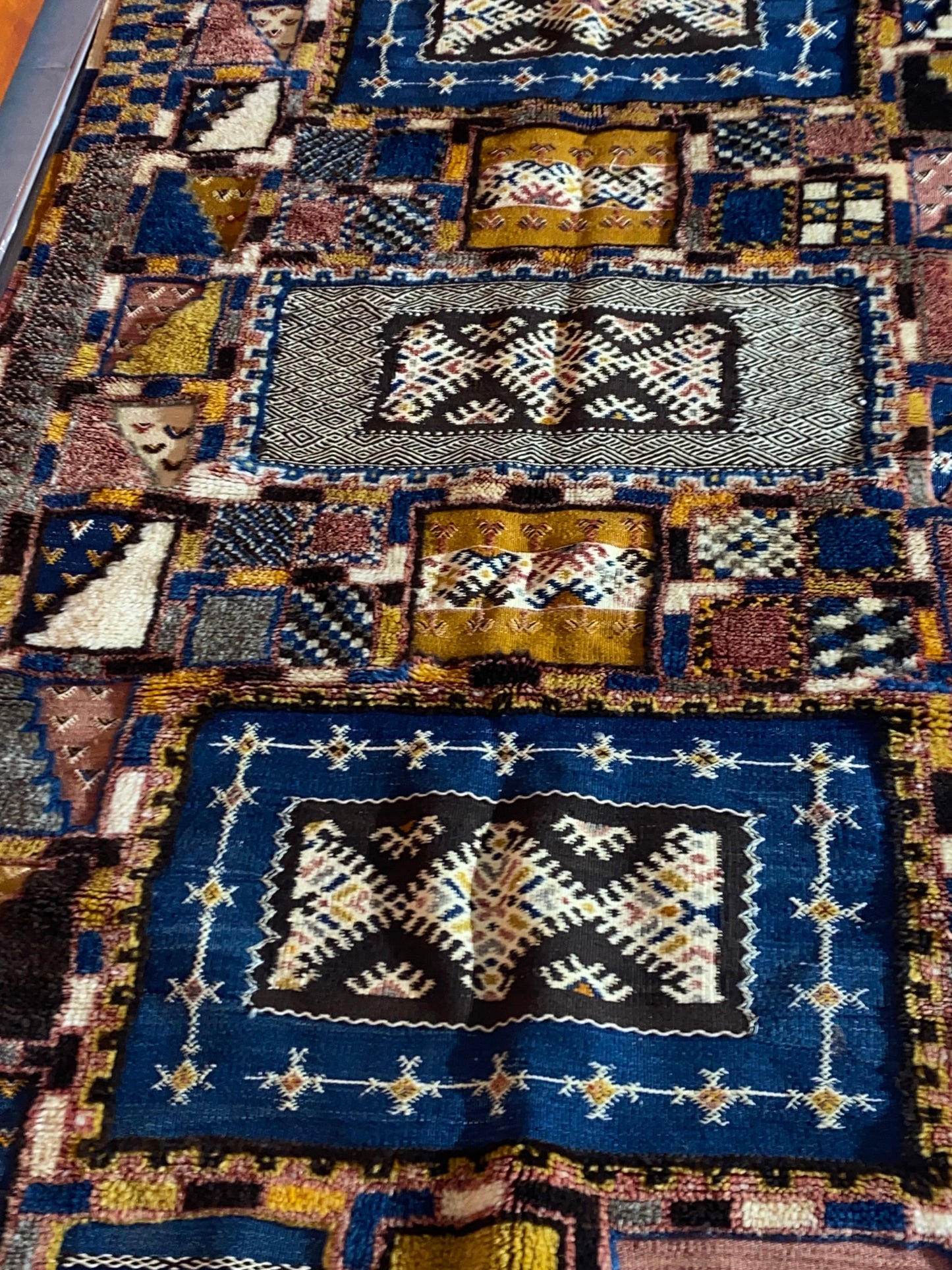 Moroccan  Kilim  handmade 100%wool berber  rugs. size is 210x115 cm