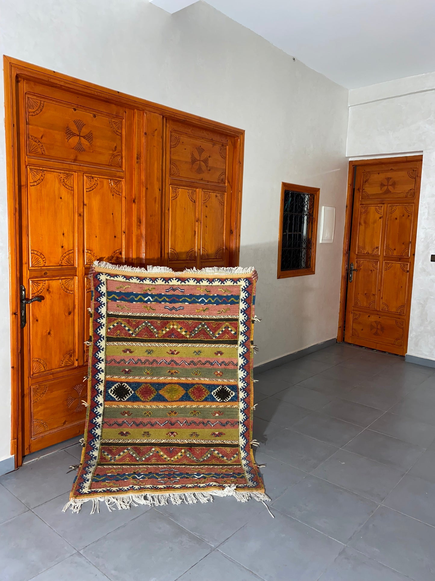 Moroccan  Kilim  handmade 100%wool berber  rugs size is 170x110 cm
