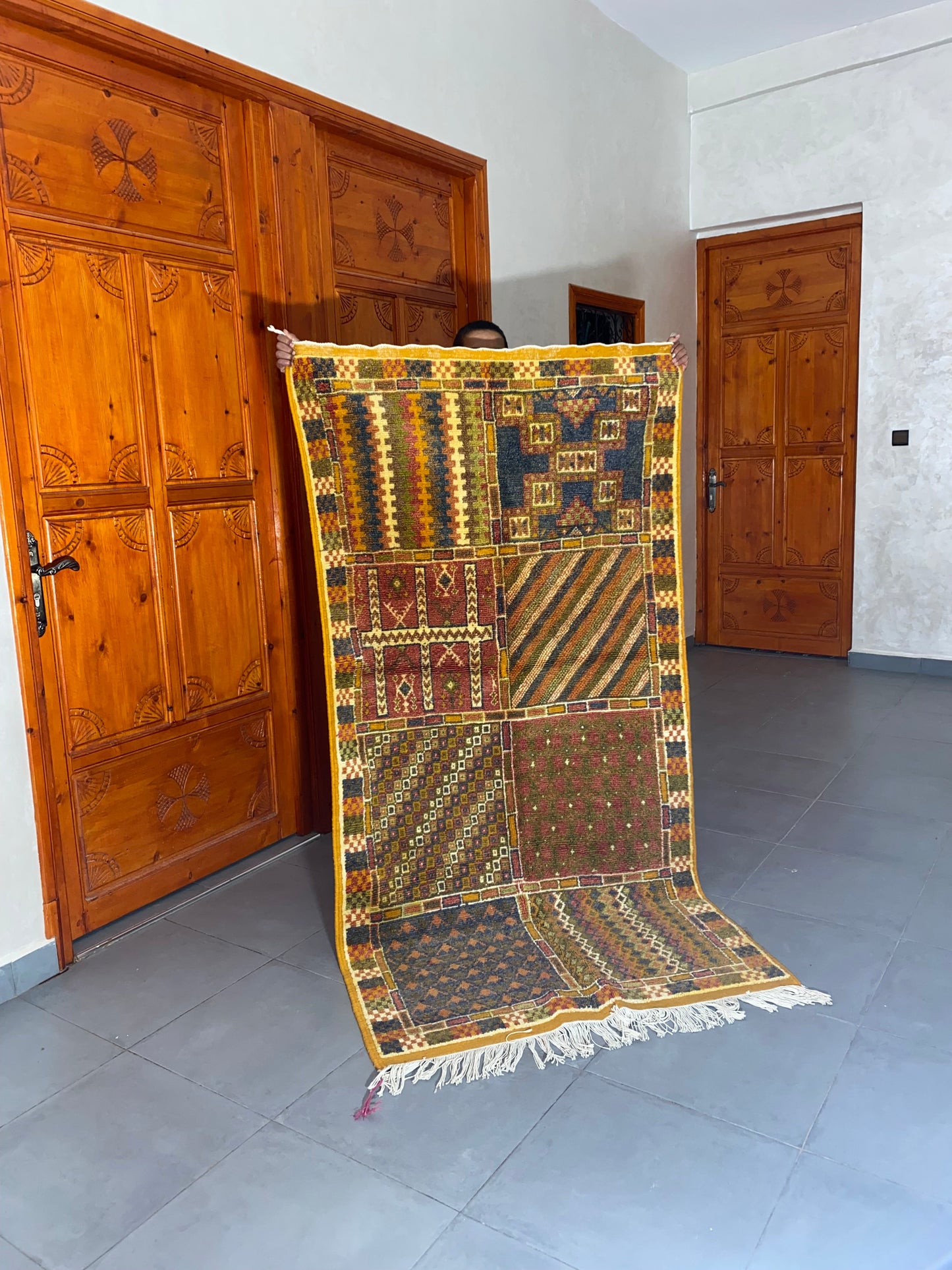 Moroccan  Kilim  handmade 100%wool berber  rugs. size is 204x105 cm