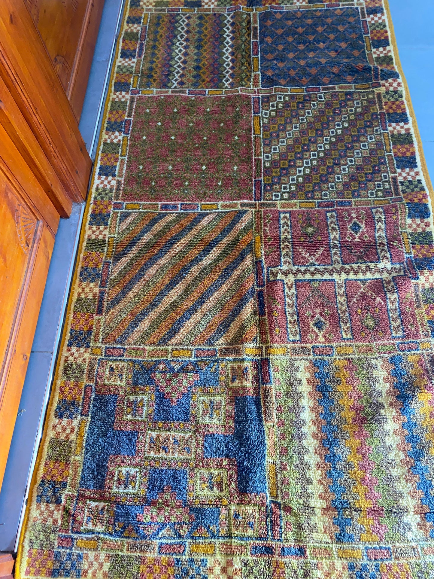 Moroccan  Kilim  handmade 100%wool berber  rugs. size is 204x105 cm