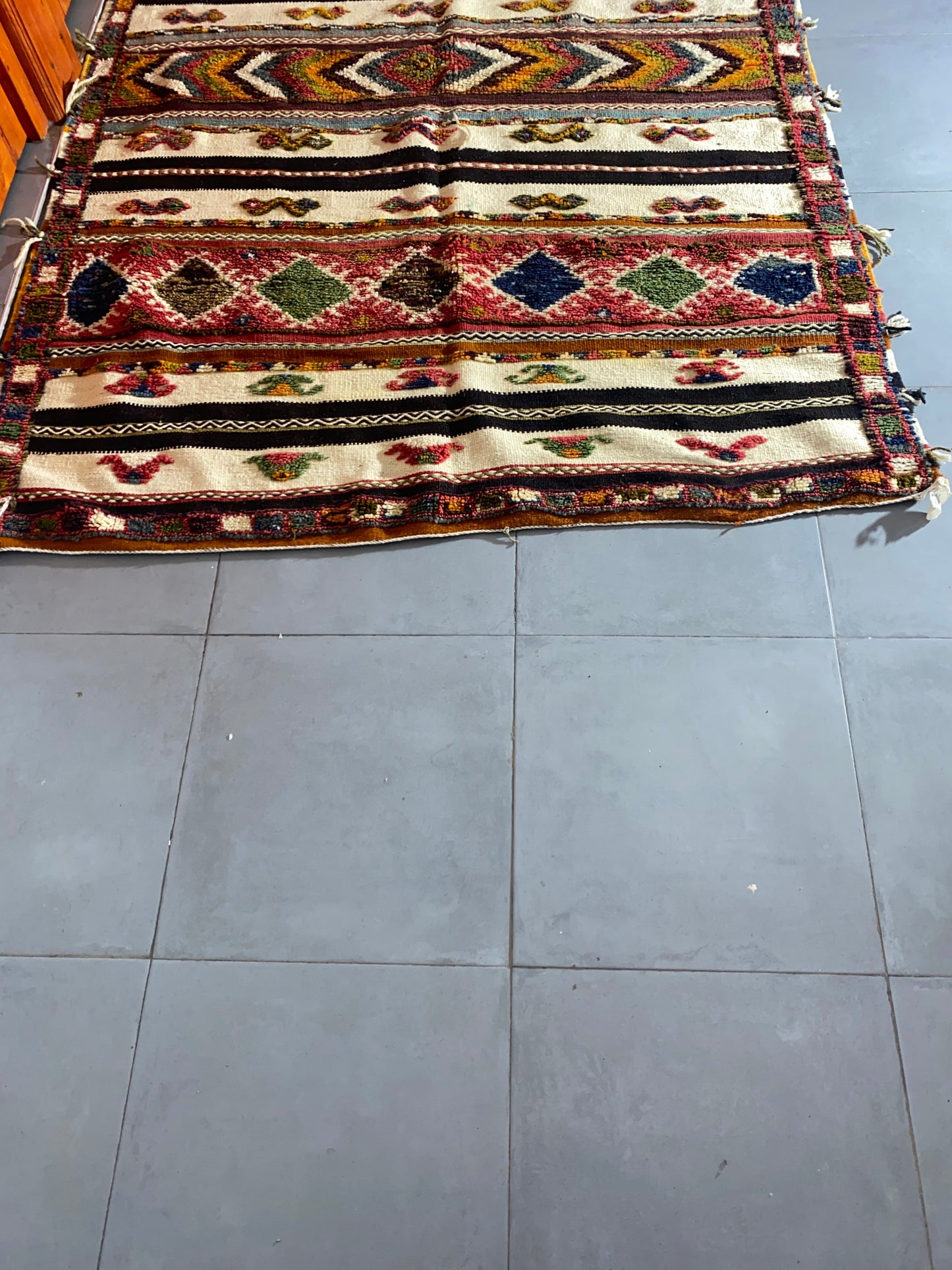 Moroccan  Kilim  handmade 100%wool berber  rugs.  size is 208x150 cm