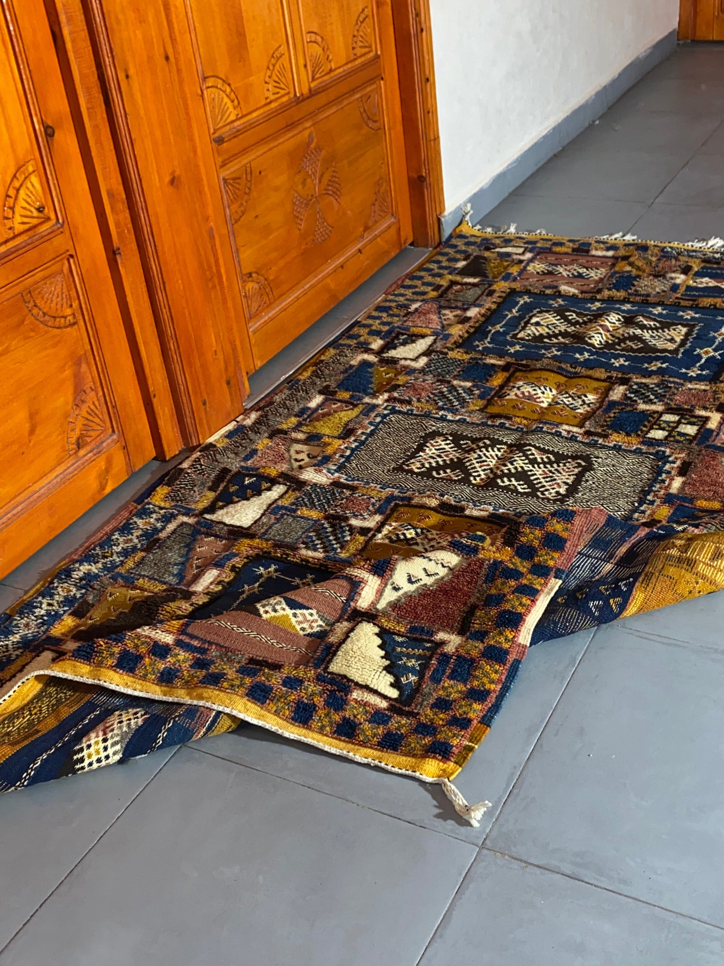 Moroccan  Kilim  handmade 100%wool berber  rugs. size is 210x115 cm