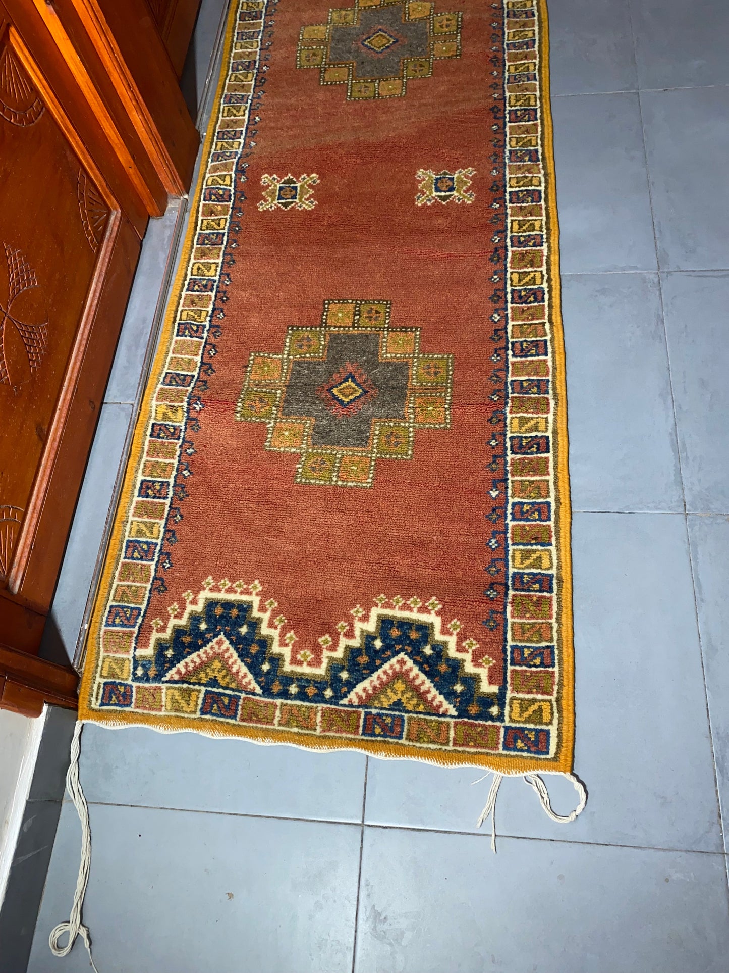 Moroccan  Kilim  handmade 100%wool berber  rugs.  size is 207x070 cm