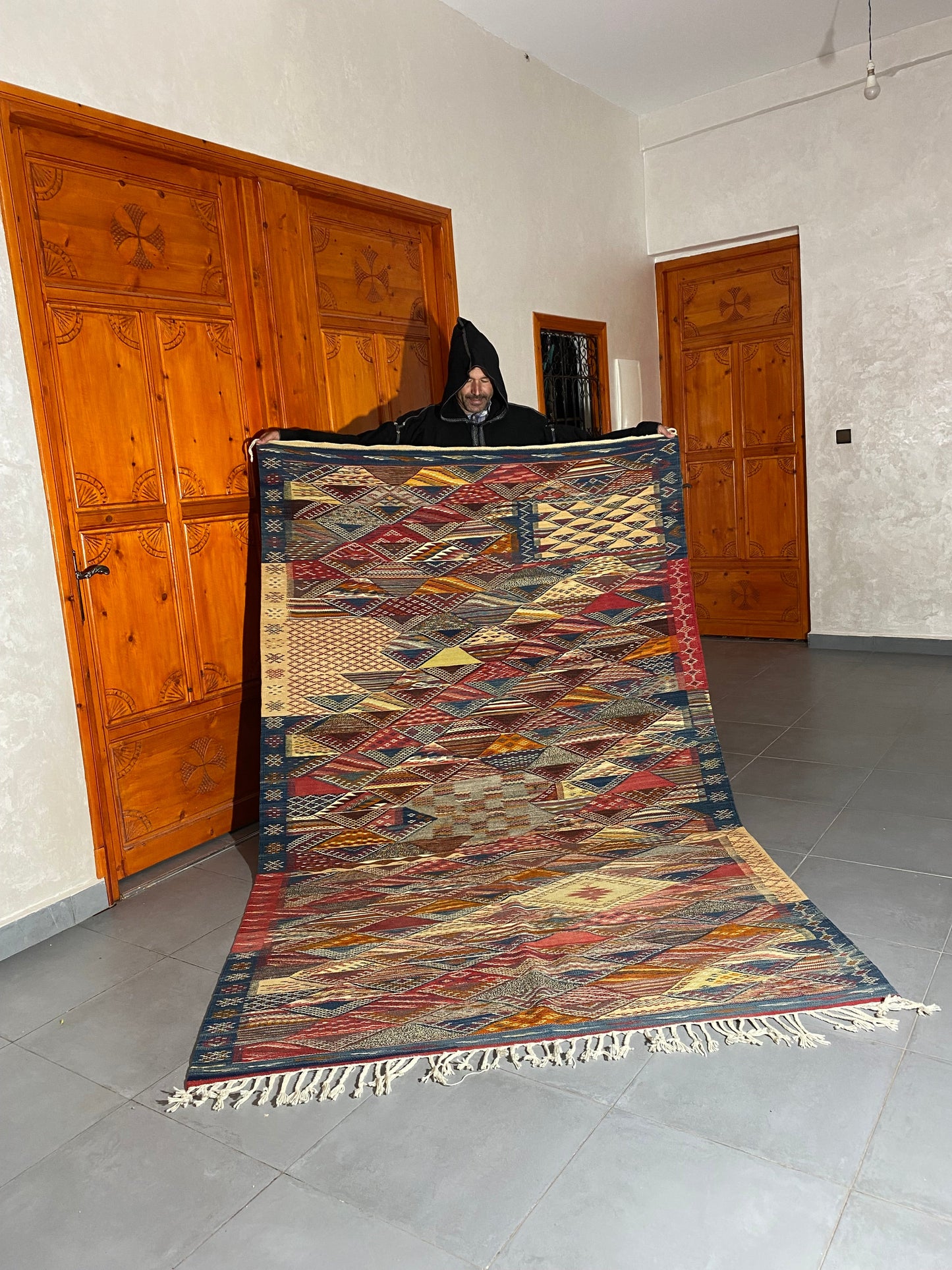 Moroccan  Kilim  handmade 100%wool berber  rugs.  size is 255x155 cm