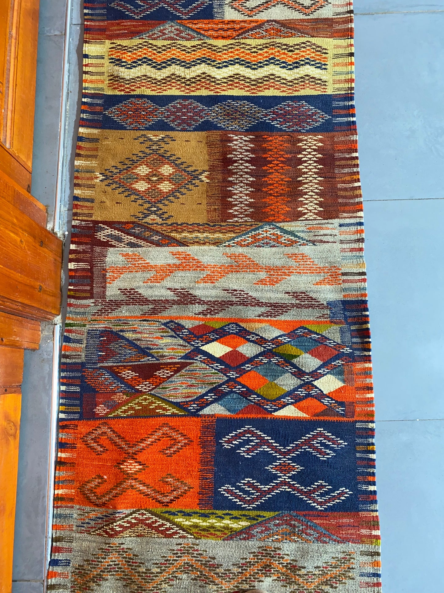 Moroccan  Kilim  handmade 100%wool berber  rugs. size is 165x063 cm