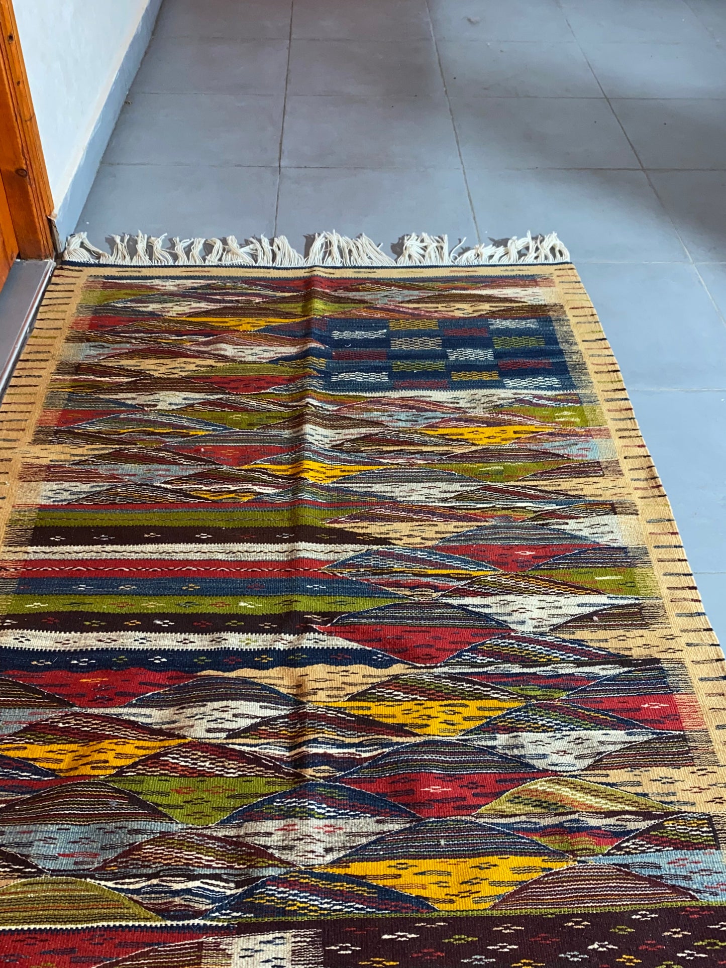 Moroccan  Kilim  handmade 100%wool berber  rugs. size is 210x110 cm
