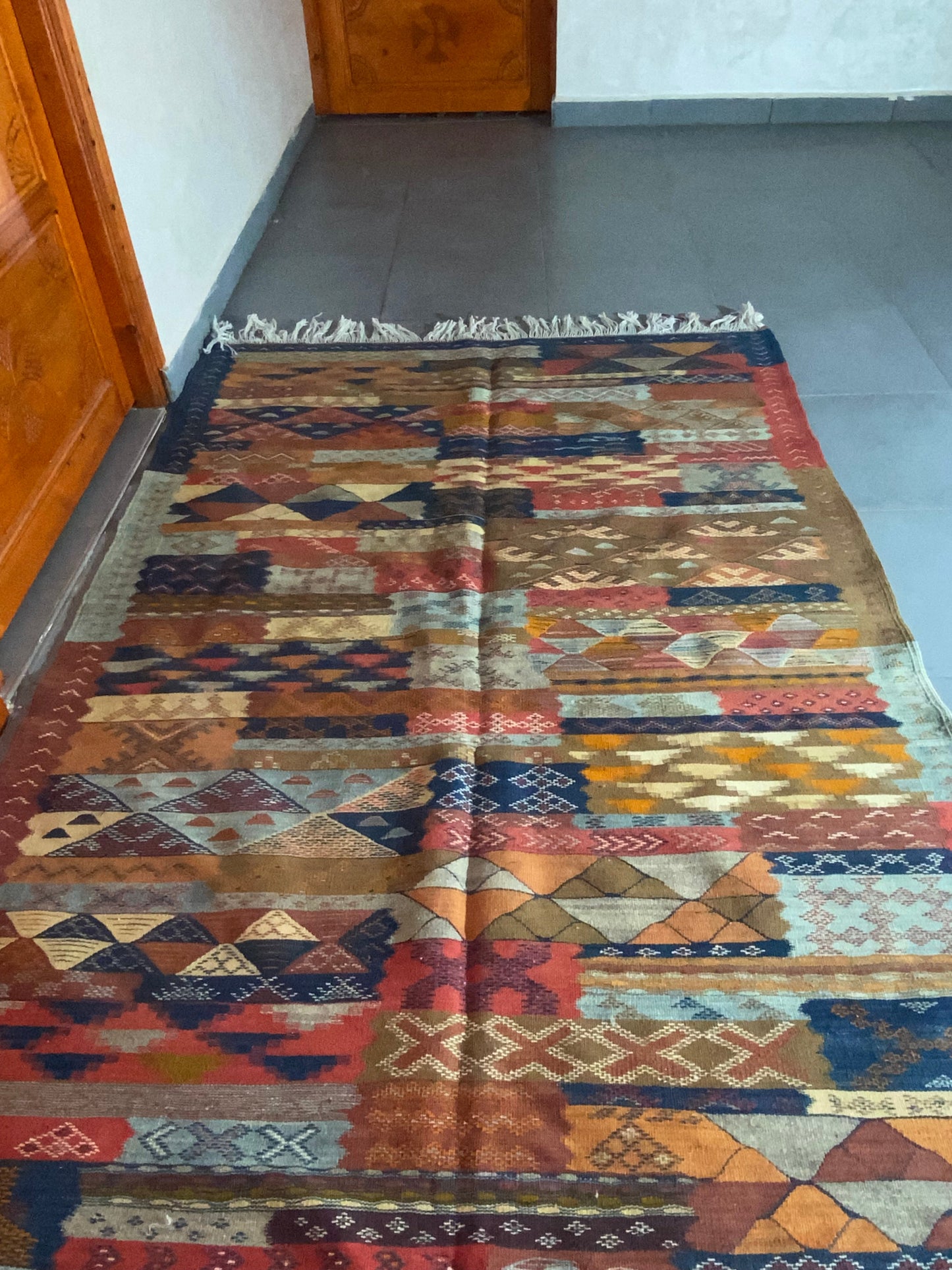 Moroccan  Kilim  handmade 100%wool berber  rugs.  size is. 260x140 cm