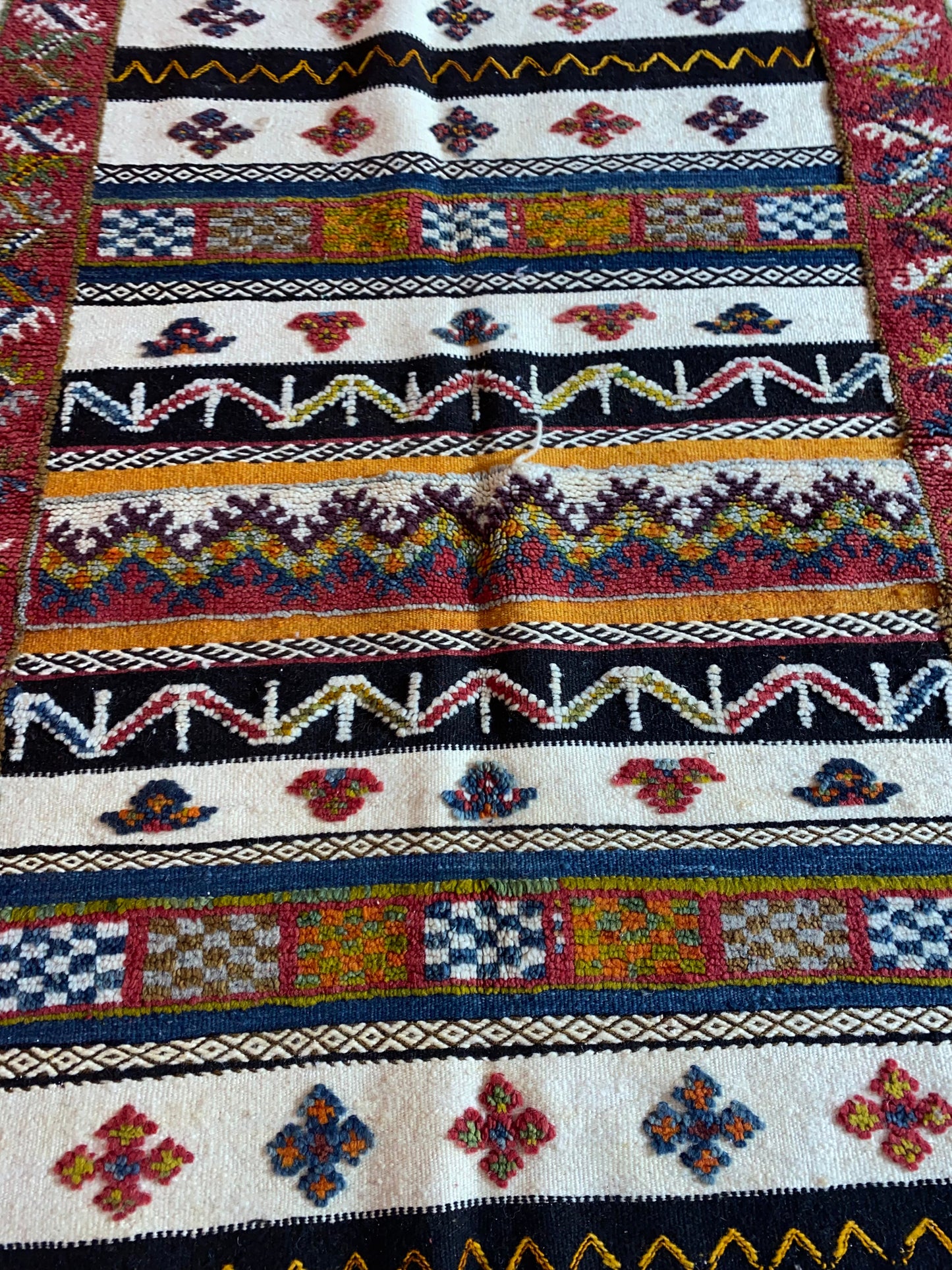 Moroccan  Kilim  handmade 100%wool berber  rugs. size is 205x145 cm