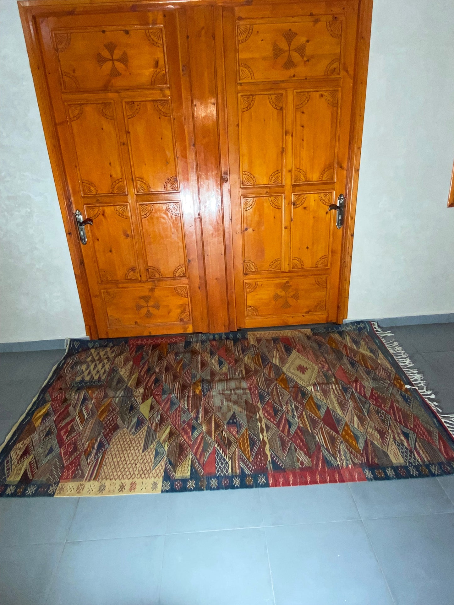 Moroccan  Kilim  handmade 100%wool berber  rugs.  size is 255x155 cm