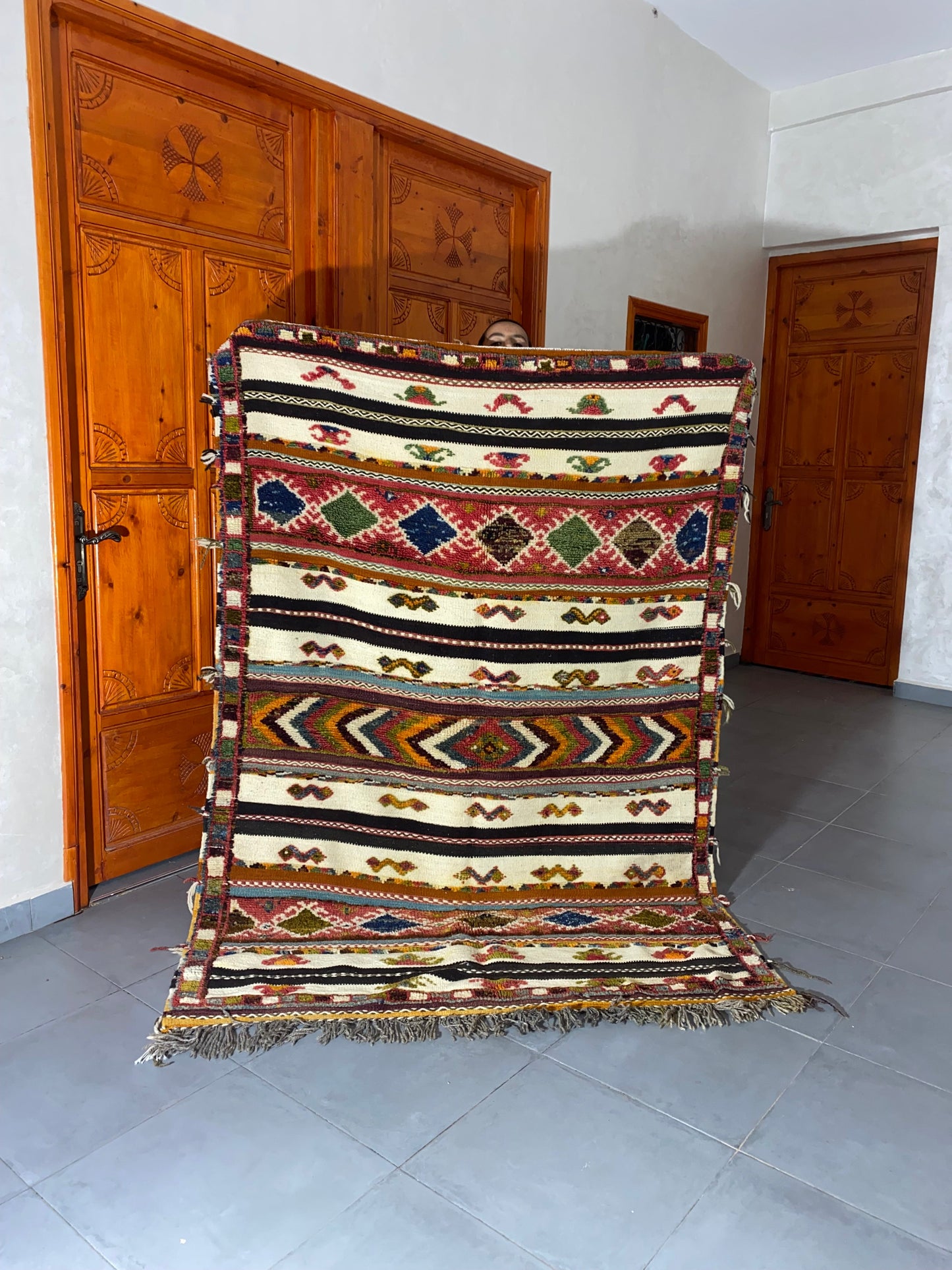Moroccan  Kilim  handmade 100%wool berber  rugs.  size is 208x150 cm