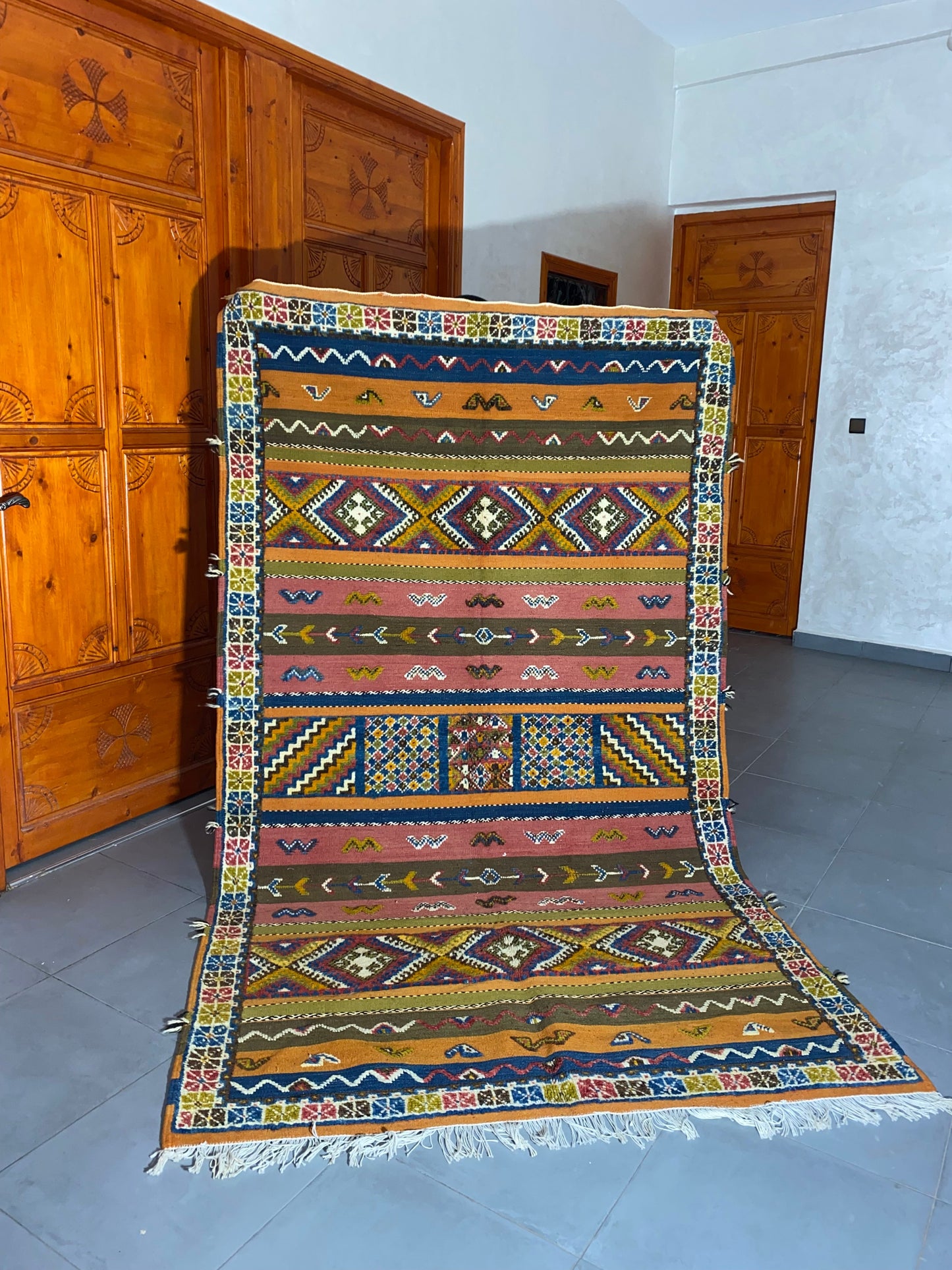 Moroccan  Kilim  handmade 100%wool berber  rugs.  size is 250x148 cm