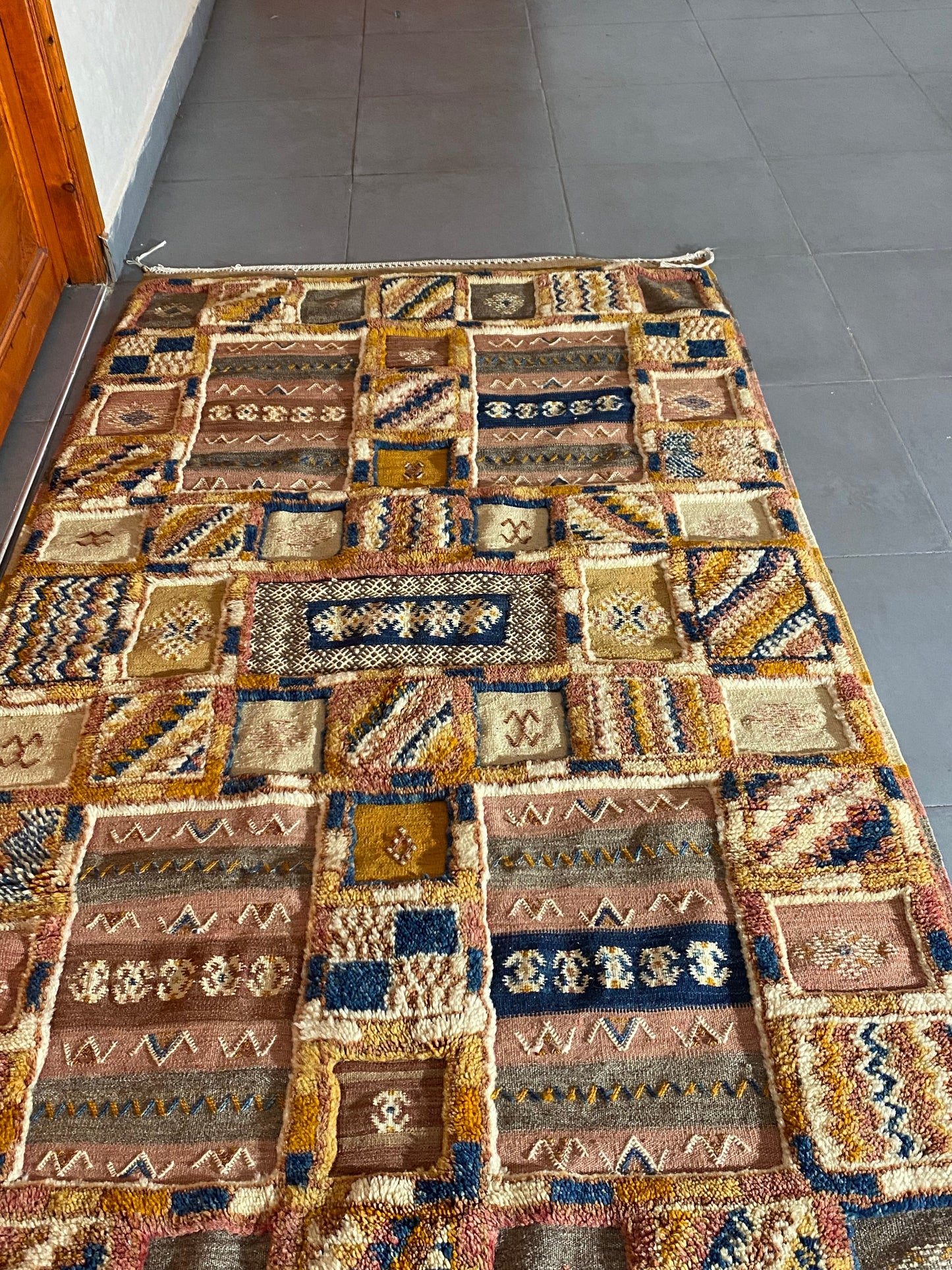 Moroccan  Kilim  handmade 100%wool berber  rugs size is 210x115 cm