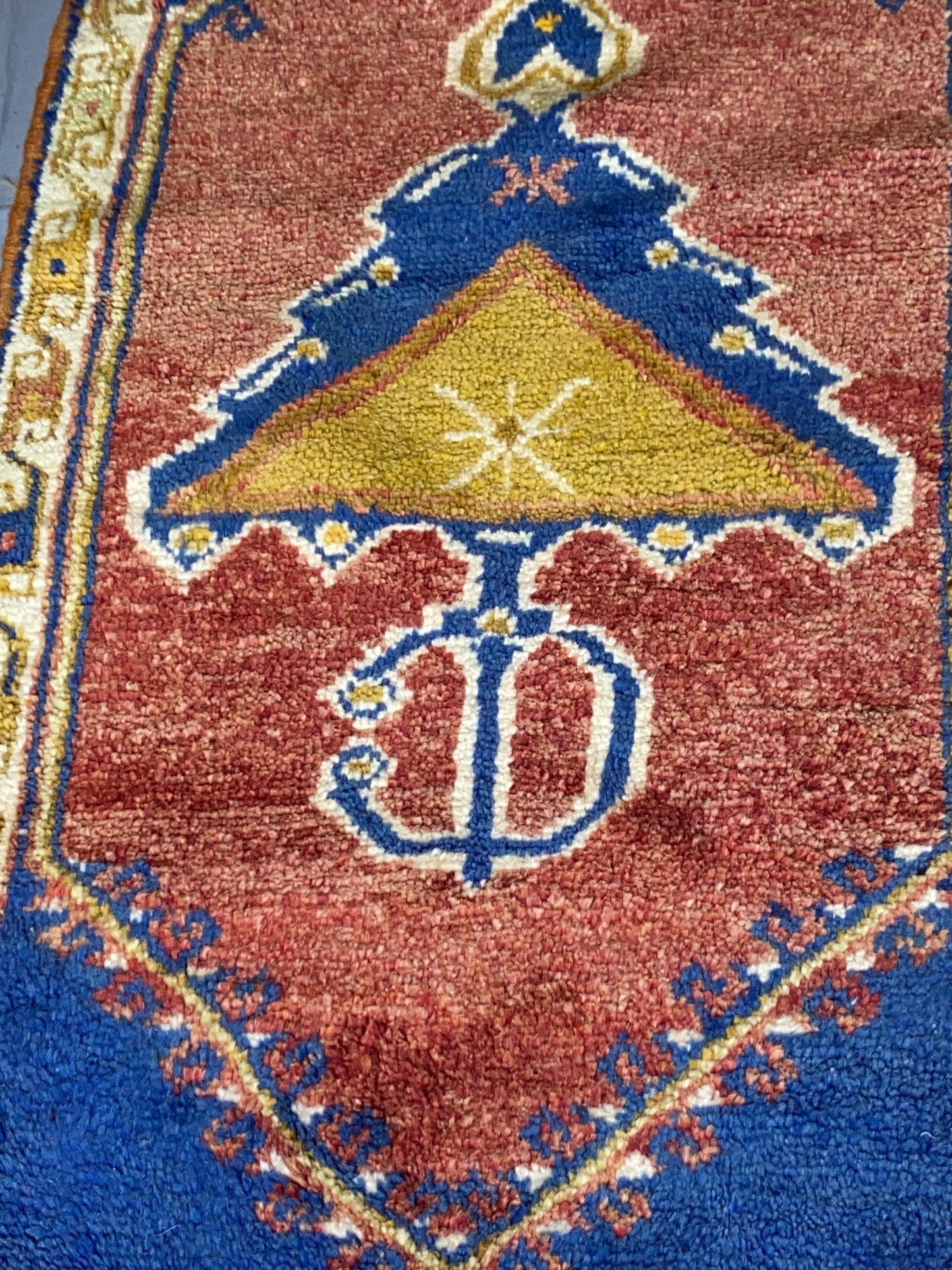 Moroccan  Kilim  handmade 100%wool berber  rugs size is 130x065 cm
